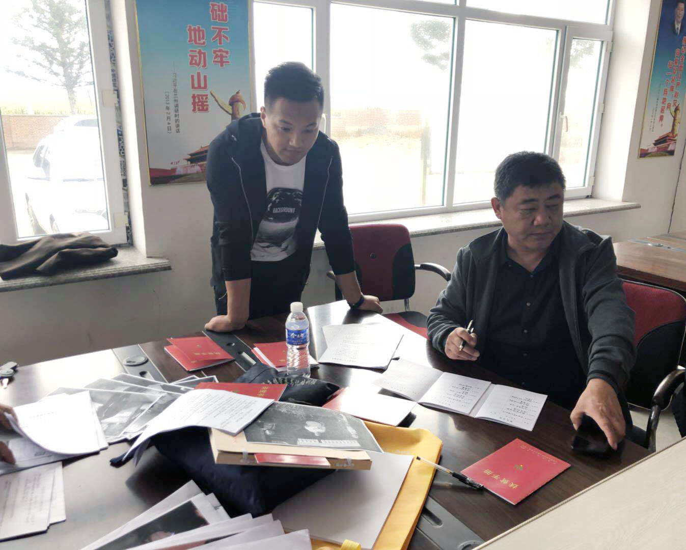 伊通县365买球平台下载_365bet中国客服电话_365bet中文推广站中秋节下乡扶贫慰问(图文)